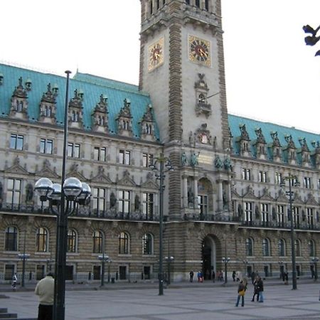 Pension Am Rathaus Hamburg Exterior photo